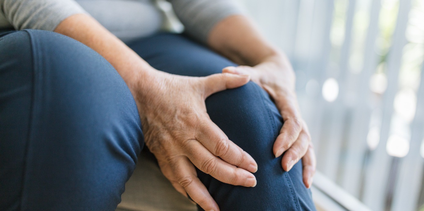 老人關節退化痛怎麼辦？平日保養撇步都在這，不再「卡卡」好無力！